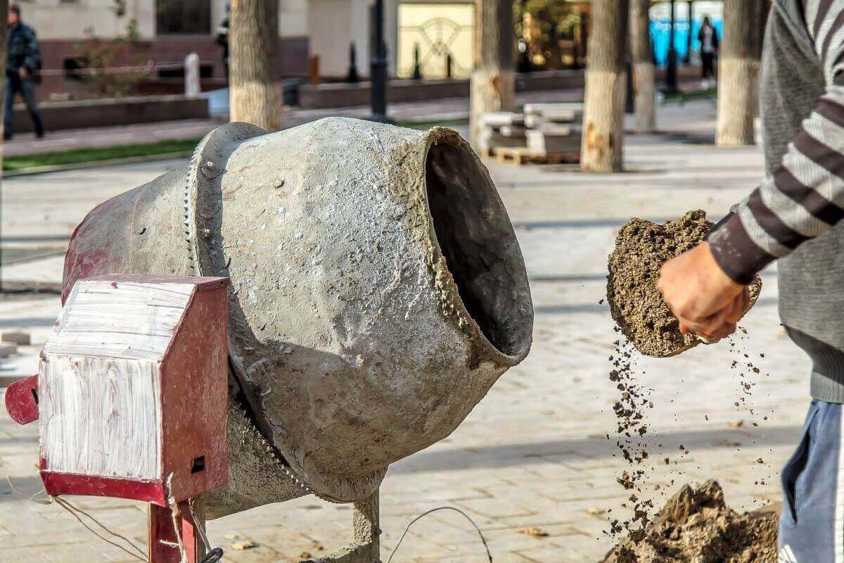 operar una revolvedora de concreto